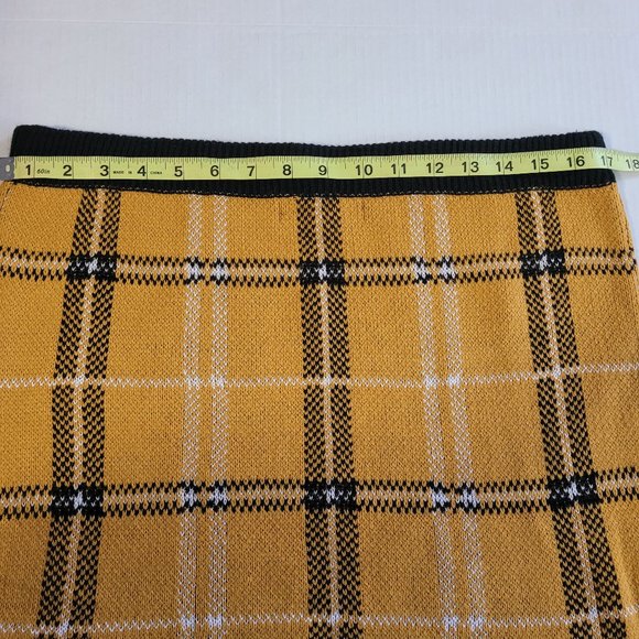 Almost Famous Women's Yellow and Black Plaid Skirt Set- Size XL - Picture 6 of 9
